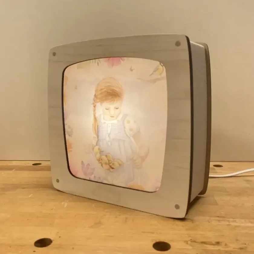 Appeloogje Toverplaat Girl with ducklings