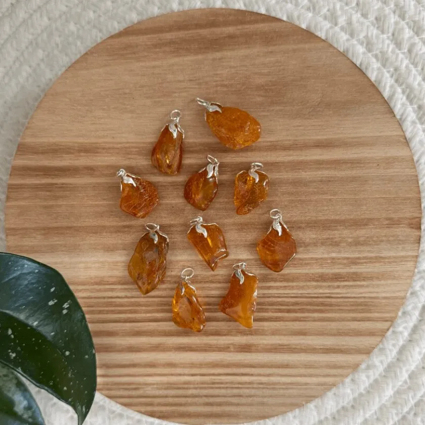 Baby Natura Barnsteen edelsteen hanger – Warmte & Bescherming