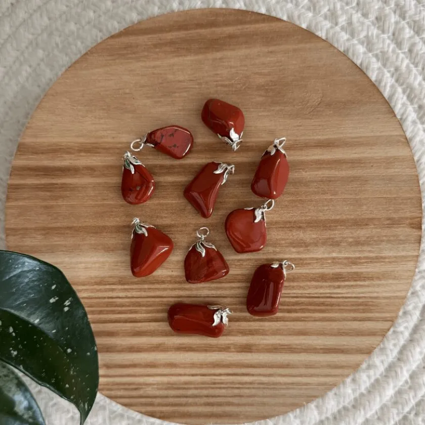 Baby Natura Rode Jaspis edelsteen hanger – Kracht & Doorzettingsvermogen