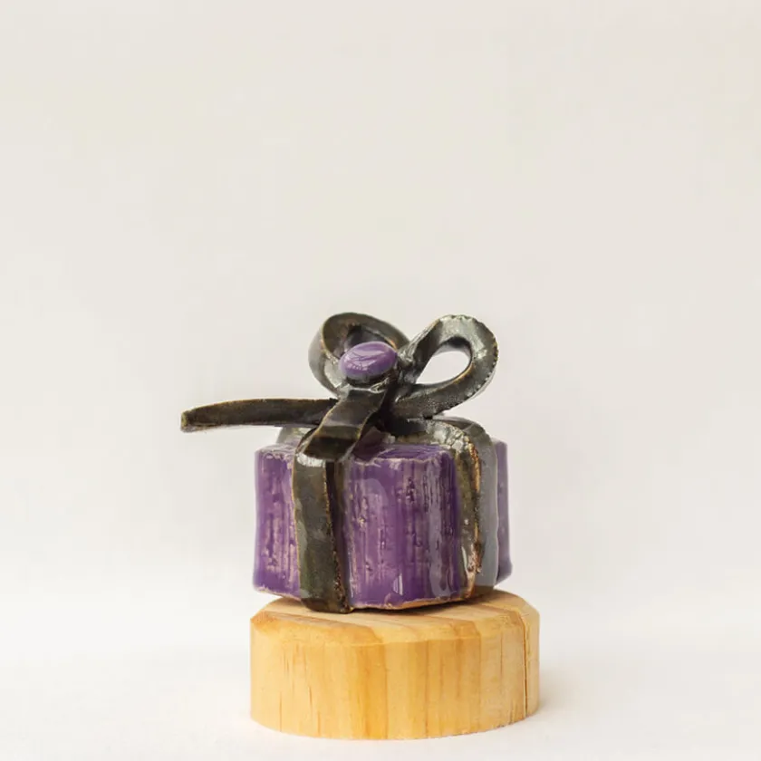 Klein dappertje Paars cadeautje steker