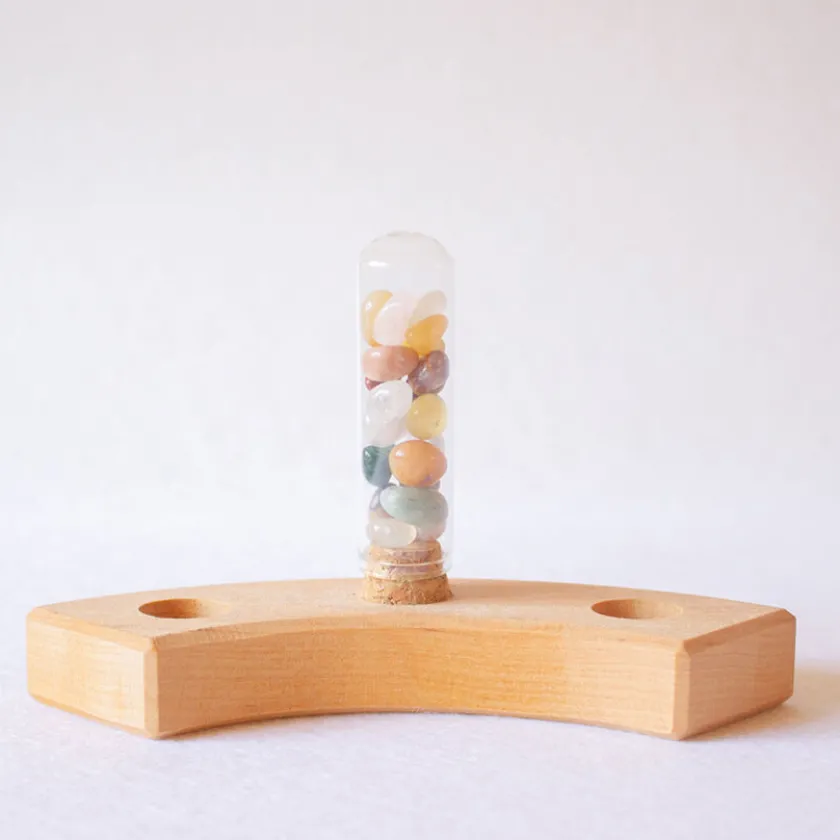 Klein dappertje Vaasje gemixte edelstenen steker